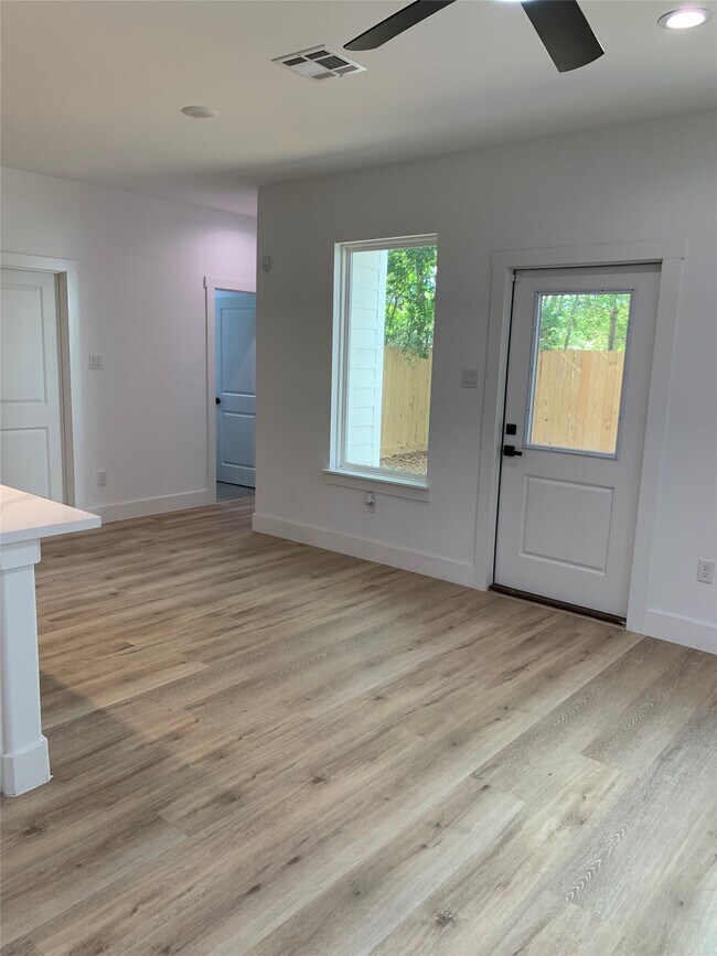 Building Photo - 9026 Scott St