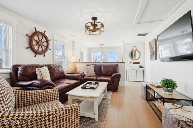 Building Photo - 124 2nd Ave