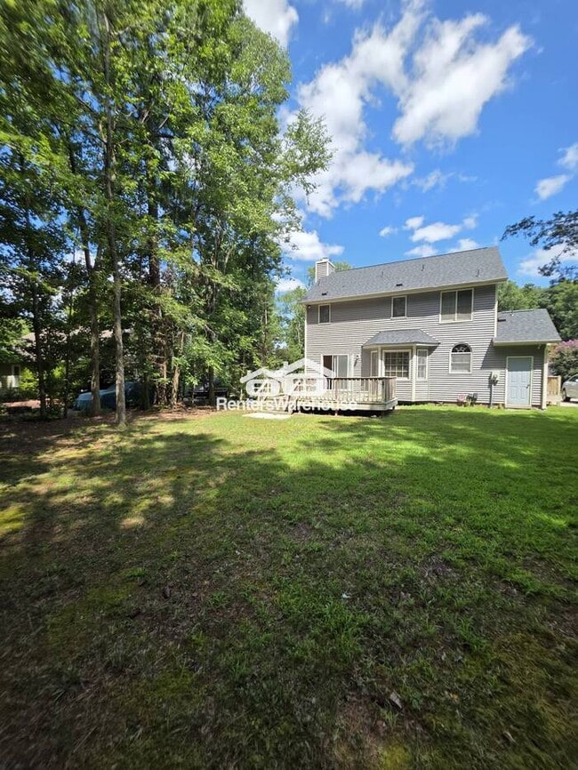 Building Photo - Lovely 3 bedroom, 2 1/2 Bath home in popul...