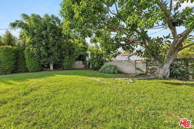 Building Photo - 2244 Hillsboro Ave