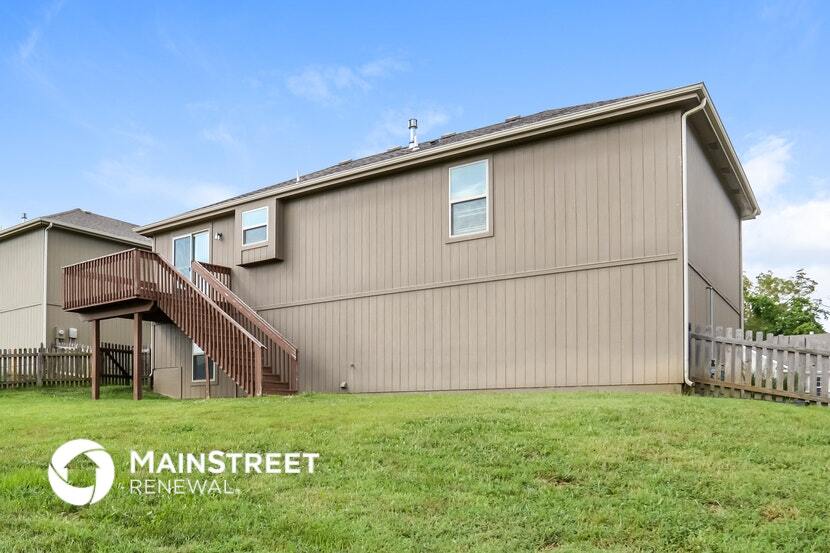 Building Photo - 1411 NW Hilltop Ln