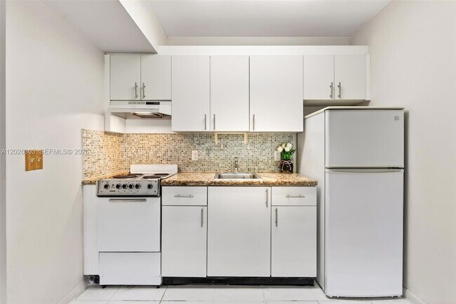 Building Photo - 1400 SW 124th Terrace