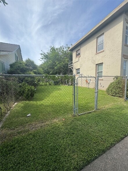 Building Photo - 3008 Avenue R