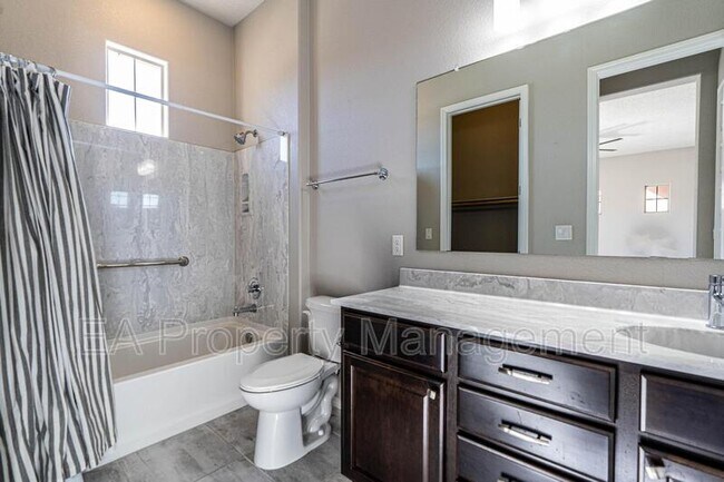 Building Photo - 827 Mesa Roja Trail NE