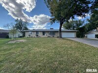 Building Photo - 3816 Ridgewood Dr