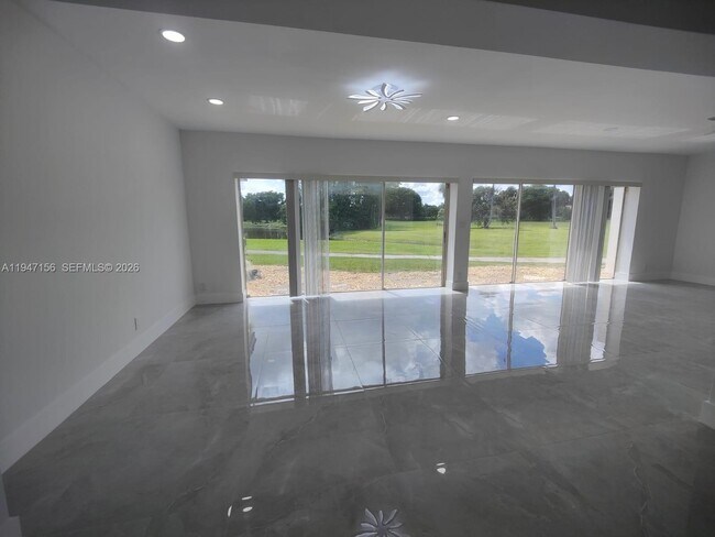 Building Photo - 5109 Banyan Ln