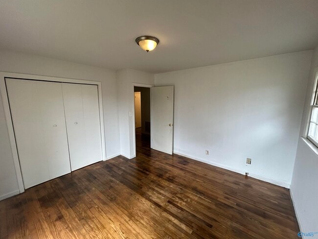 Building Photo - 603 Hal St NW