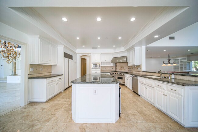 Building Photo - 1160 N Easley Canyon Rd