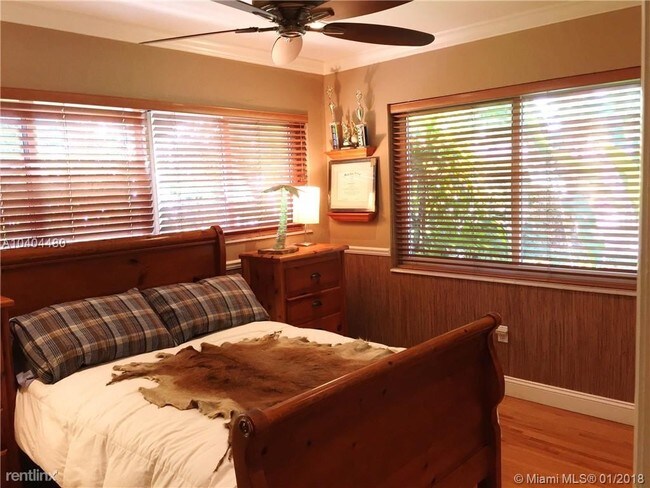 Building Photo - 435 Aledo Ave