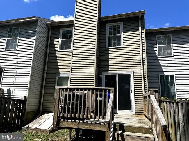 Building Photo - 8121 Fenwick Ct
