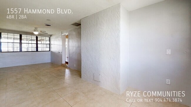 Building Photo - Beautiful Pool Home - Fenced in Yard - Sty...