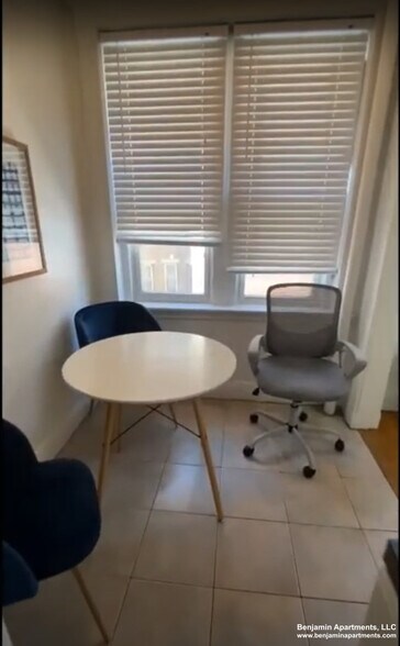 Building Photo - 121 Park Dr