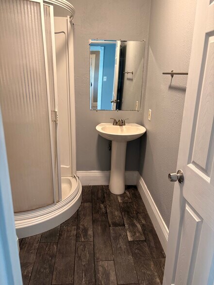 Building Photo - 3723 Sylvan Pl