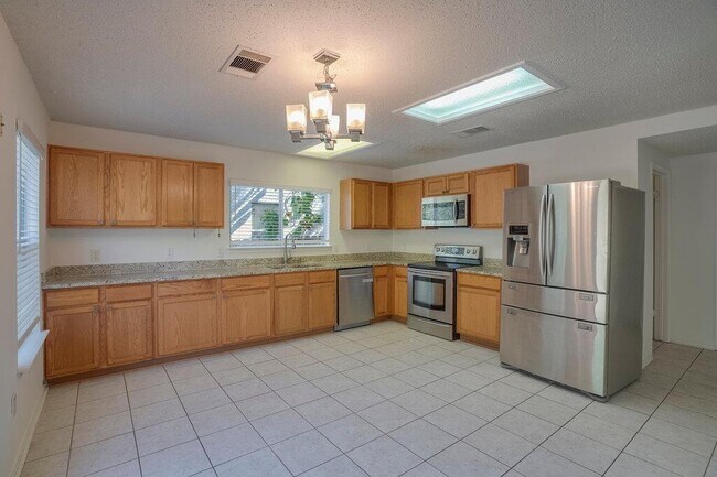 Building Photo - 2602 Stapleford Dr