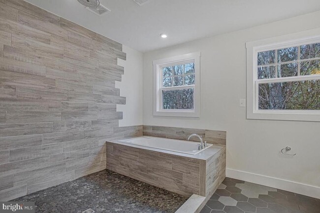 Building Photo - 408 Kosmill Dr