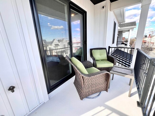 Building Photo - 16 A S Fredericksburg Ave