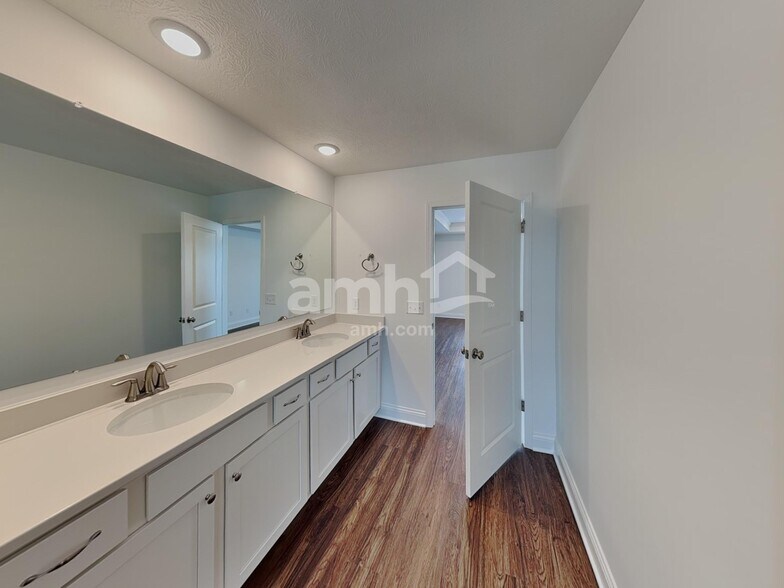 Building Photo - 8465 Northpoint Dr