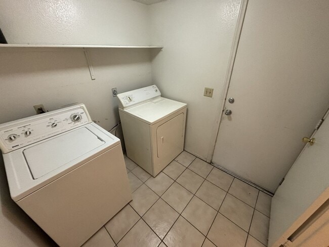 Building Photo - Charming 3Bed/2.5Bath/2Car home located in Summerlin