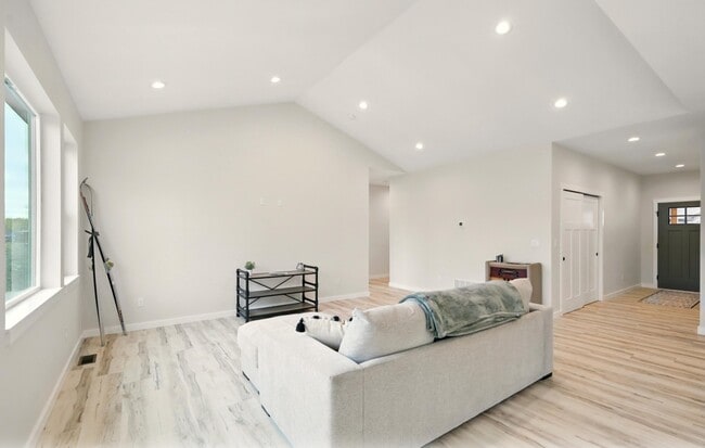 Building Photo - 5273 W Jaxton Cir