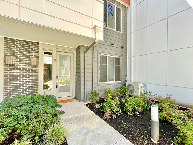 Building Photo - Great Townhome for rent