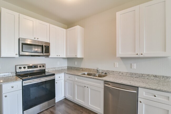 Building Photo - Brand New 3 bed 2.5 Duplex