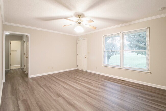 Building Photo - 2825 US-41