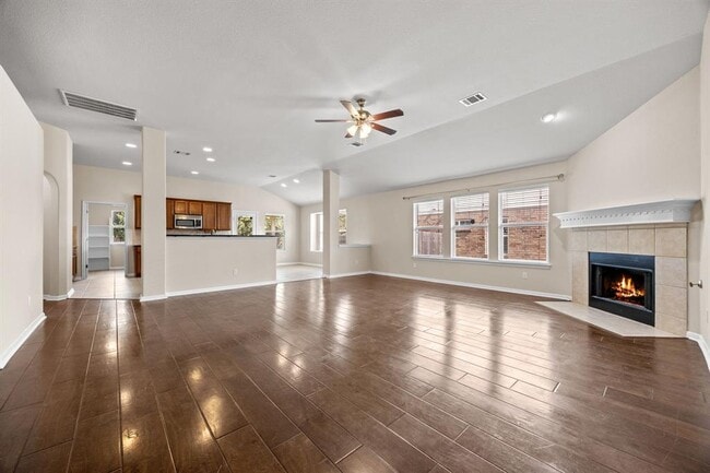 Building Photo - 135 Justin Leonard Dr