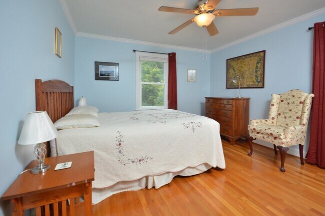 Building Photo - Highly Desirable Trinity Park