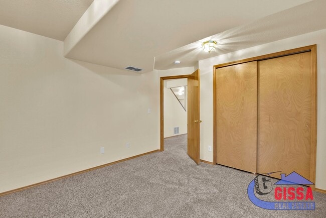 Building Photo - Beautiful home with 4 BR, 3.5 BA, 2 CAR wi...