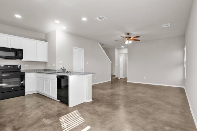 Building Photo - Converse Ridge