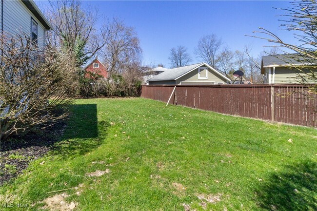 Building Photo - 559 Wadsworth Rd