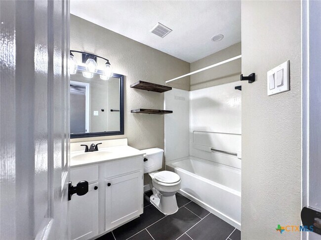 Building Photo - 833 Sagewood Trail
