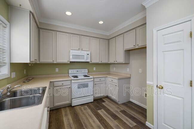 Building Photo - 303 Whitney Ln