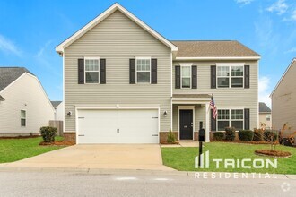 Building Photo - 451 Finch Ln
