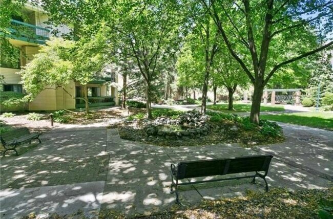 Courtyard - 7610 York Ave S