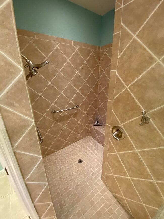 Building Photo - Exquisite - Turnkey, 3 bed + 2 1/2 Bath + ...