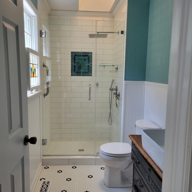 Building Photo - 110 Hilton Ln