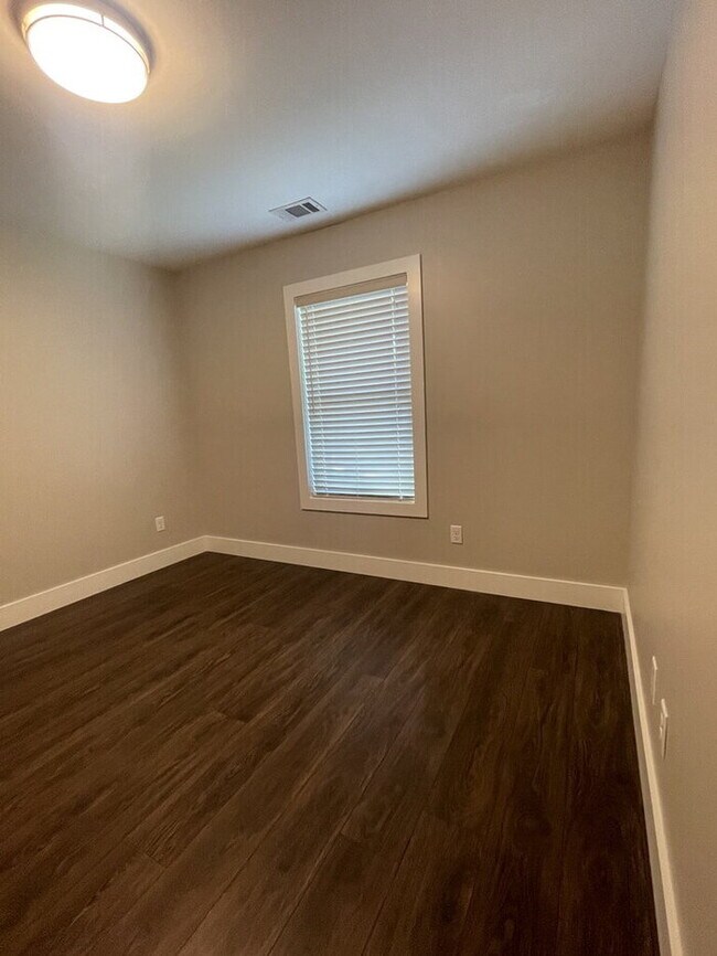 Building Photo - "Charming 4-Bedroom Retreat in Anderson with Spacious 1760 Sq Ft Layout - Your Perfect Home Awaits!"