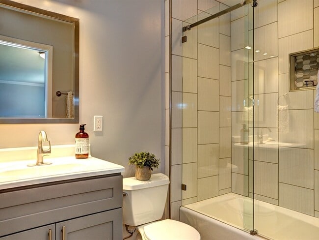 Building Photo - 1545 Walnut Grove Ave