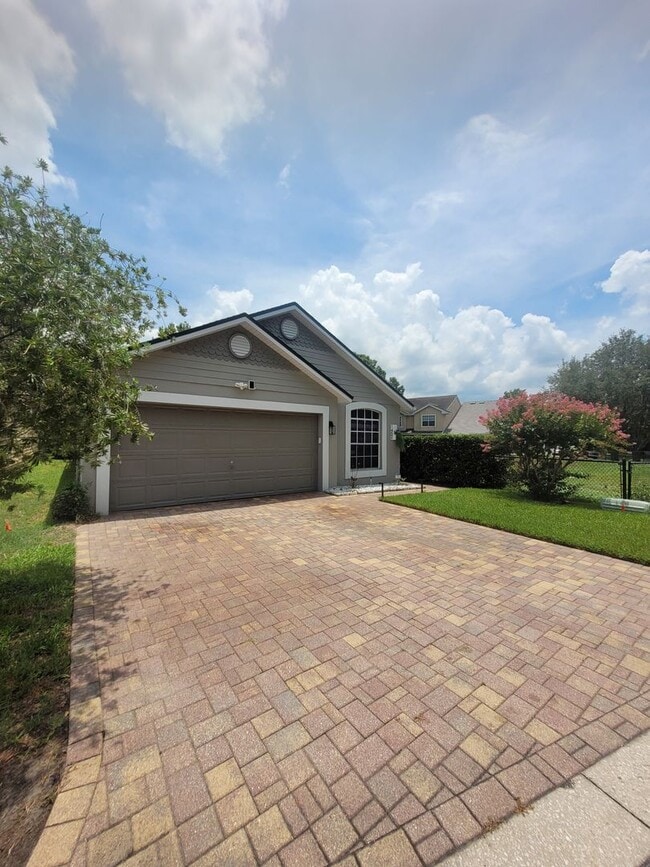 Building Photo - Modern 3 Bed, 2 Bath Home in Chelsea Parc ...