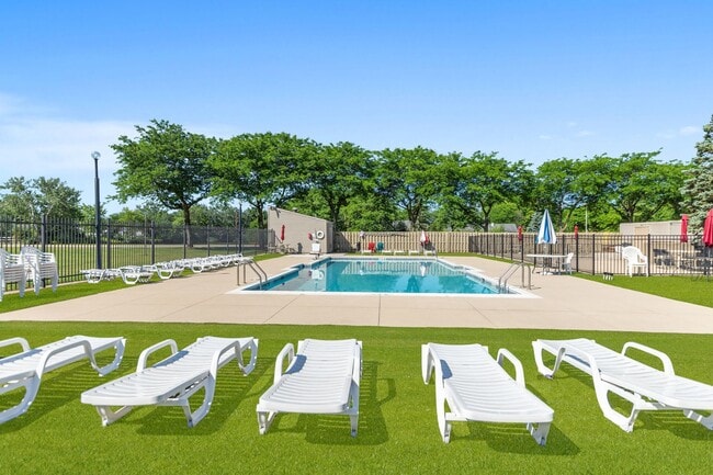 Building Photo - 939 Shorewood Dr