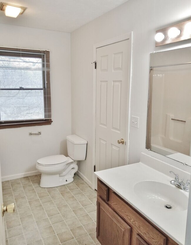 Building Photo - 2 Bed / 1-1/2 Bath Single Family Home Townhome