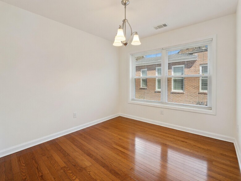 Building Photo - 6535 N Mozart St