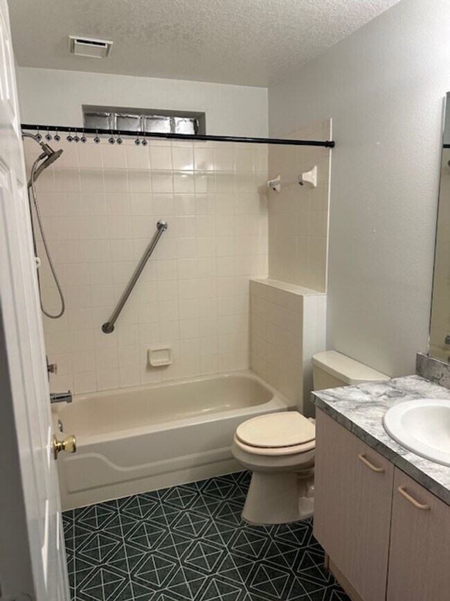 Building Photo - 2507 Woods Edge Cir