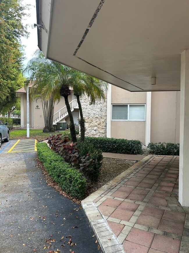 Building Photo - 7450 Miami Lakes Dr