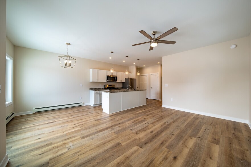 Building Photo - 412 W Baraga Ave