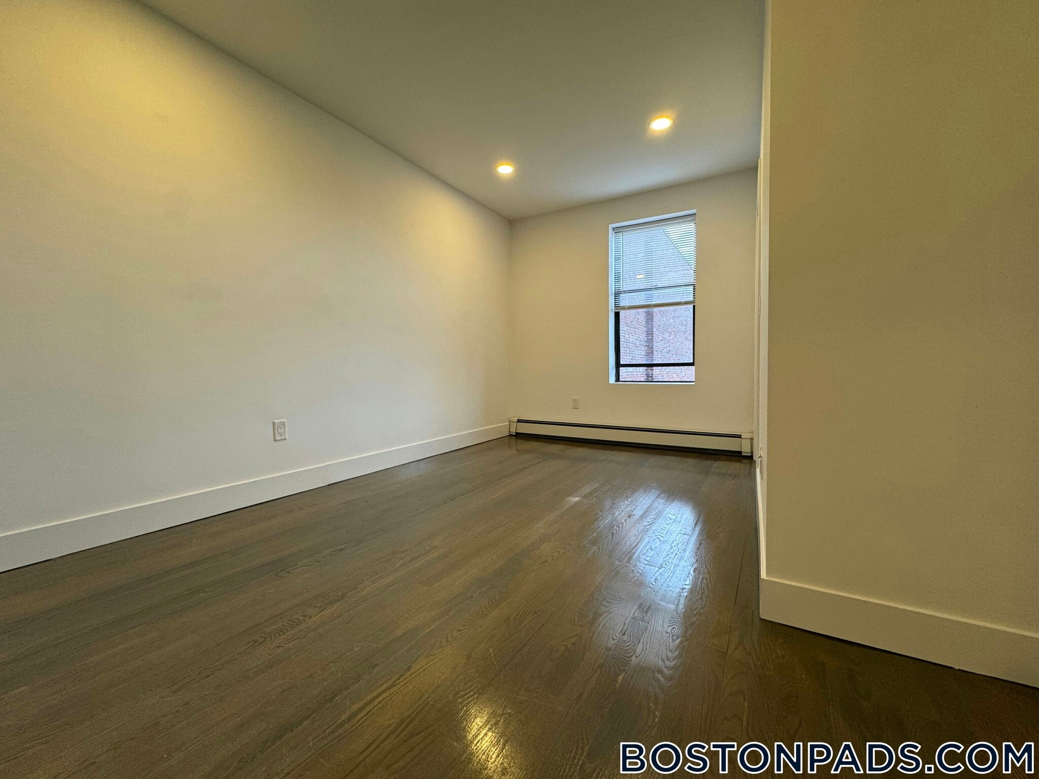 Building Photo - 44 Joy St