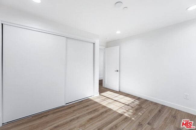 Building Photo - 498 E 52nd St