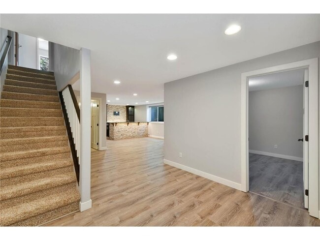 Building Photo - 154 Beaton Dr W