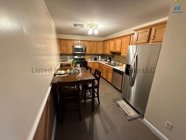 Building Photo - 1556 N Main St